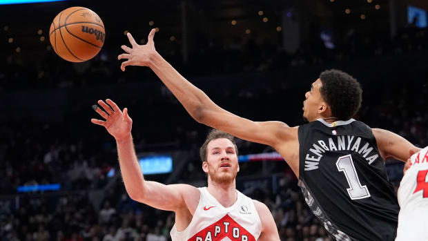 San Antonio Spurs rookie Victor Wembanyama guards Jakob Poeltl of the Toronto Raptors.